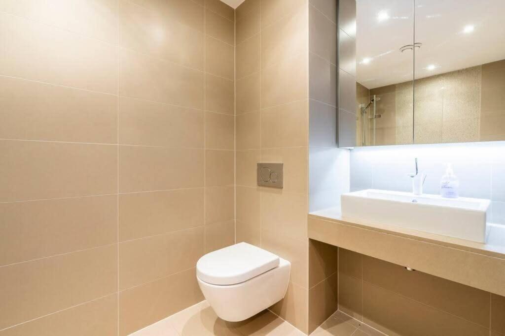 1 Bedroom Penthouse Flat In East 伦敦 外观 照片