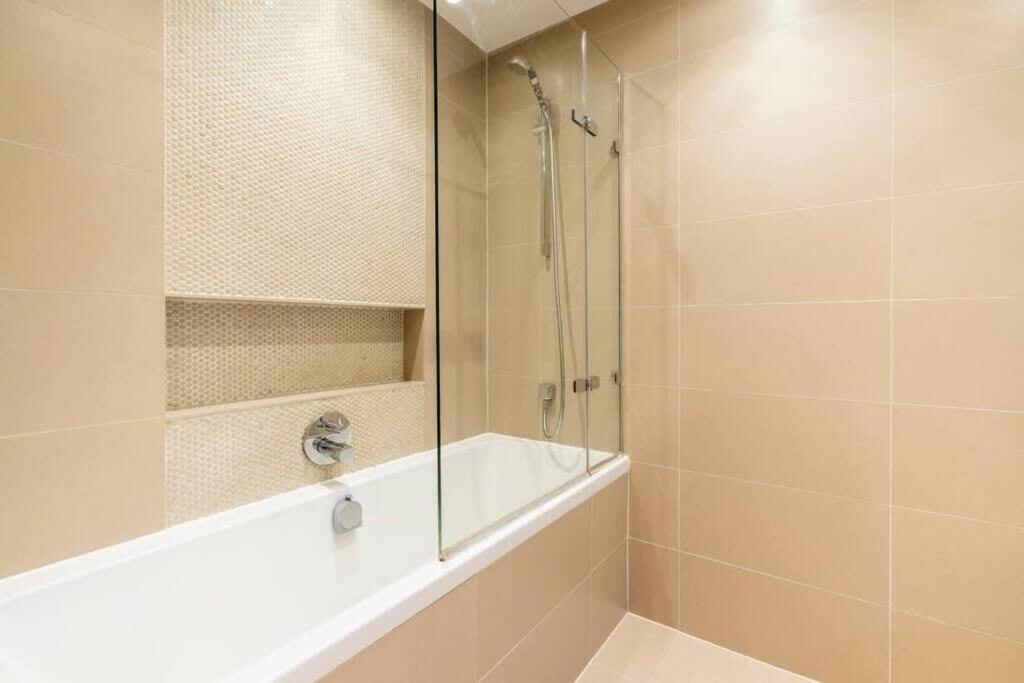 1 Bedroom Penthouse Flat In East 伦敦 外观 照片